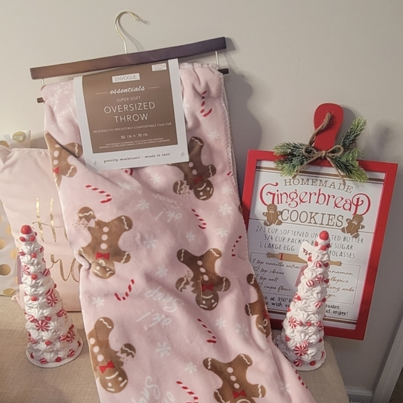 Pink gingerbread throw bundle - Picture 1 of 3